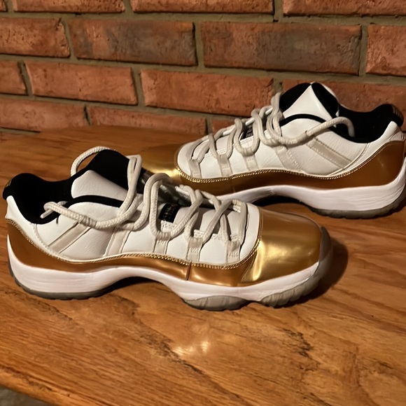 Jordan 11 Retro Low Closing Ceremony, size 10 - Picture 5 of 11